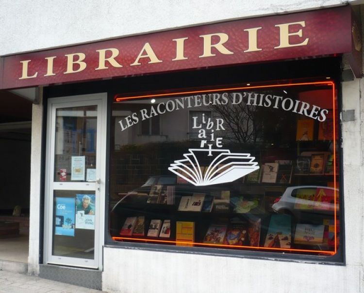 Librairie "Les Raconteurs d'Histoires" accepte la monnaie locale Librairie "Les Raconteurs d'Histoires" accepte la monnaie locale